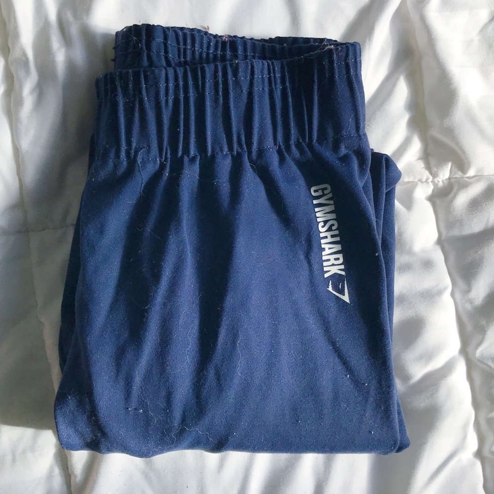 Gym shark leggings